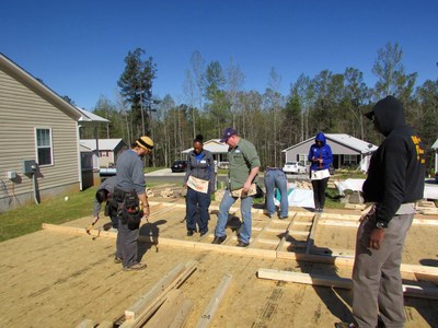 WWP Alumni volunteer with Habitat for Humanity.