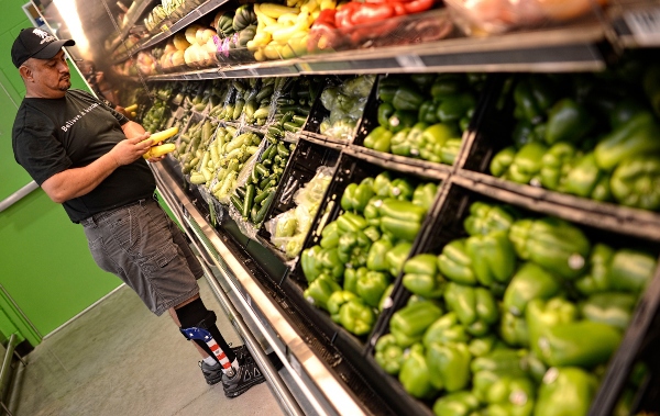 Veterans learn more about nutrition through WWP’s Physical Health and Wellness program.