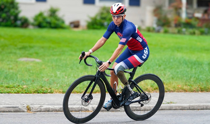 720x425_Warrior Kelly Elmlinger races on her bicycle