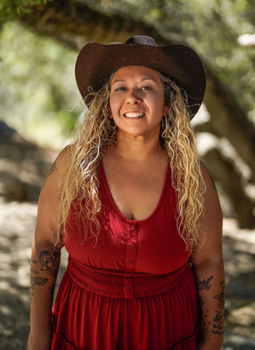 Navy veteran Ysa Cardona in a cowboy hat.