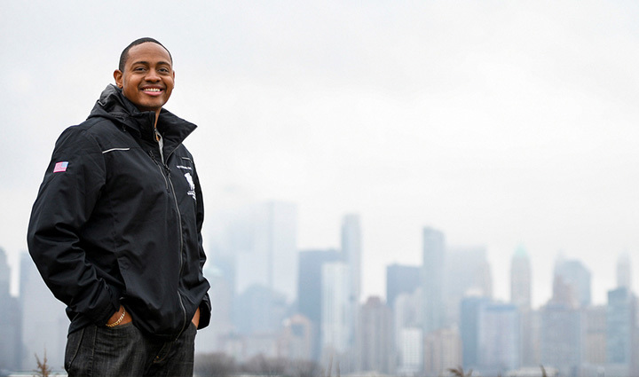 Veterano Tyshawn Jenkins sonriendo