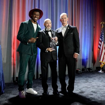 Former Pro Bowl quarterback Robert Griffin III (left), Courage Award honoree Deron Santiny (center), and WWP CEO Lt. Gen. (Ret.) Walt Piatt (right) pose for a photo at the annual Courage Awards & Benefit Dinner on Sept. 10, 2025, in Washington, DC.