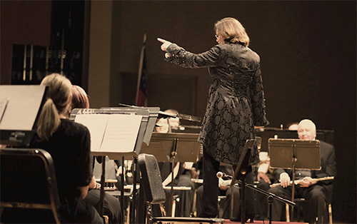 Julie Giroux conducting during a performance.