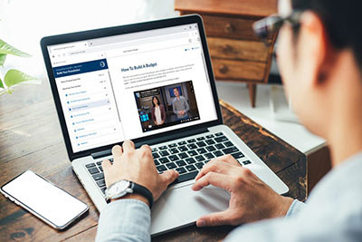 A veteran works in planning a budget through the online Warrior Financial Empowerment course.